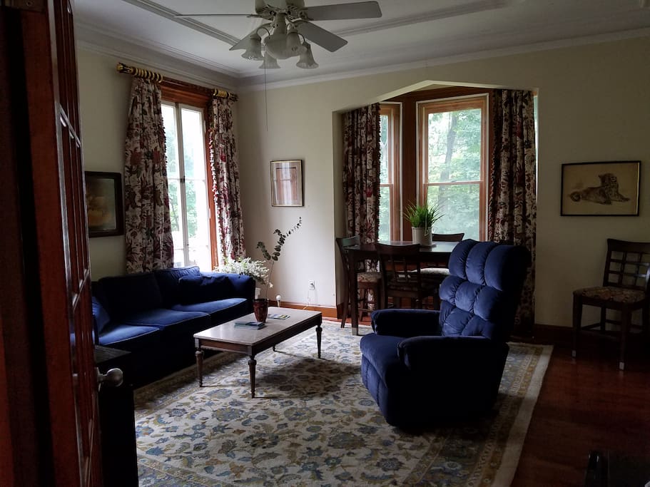 downstairs breakfast room