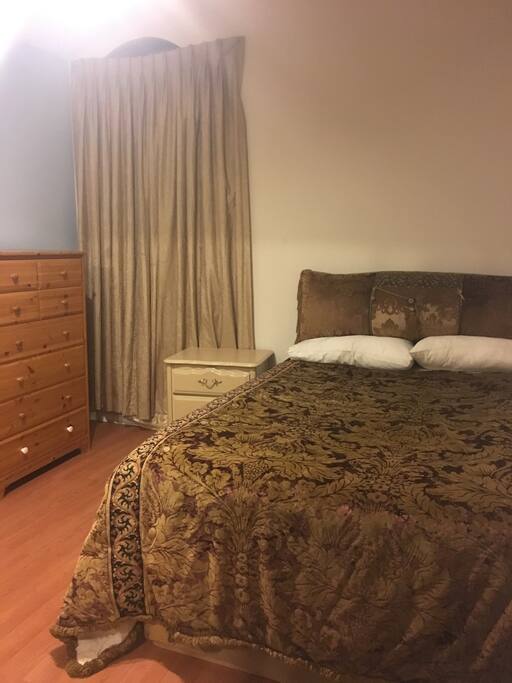 Bedroom 1 queen size bed