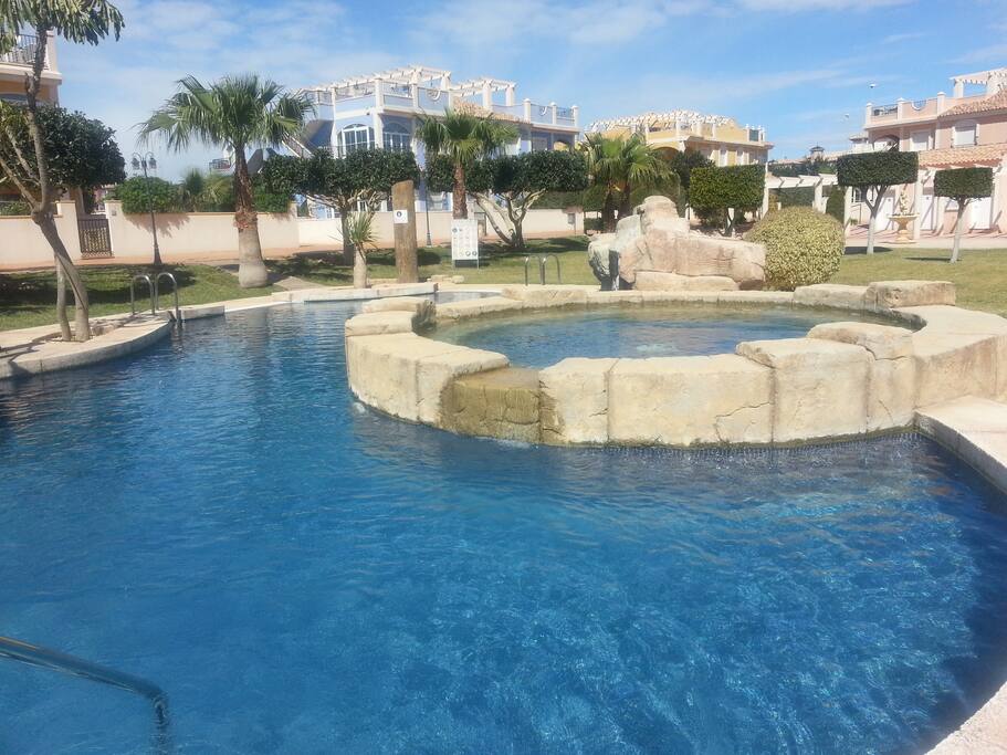 Jacuzzi in Pool