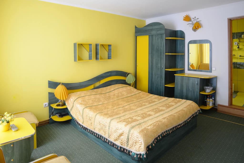 Super cozy Yellow Double Bed :-)