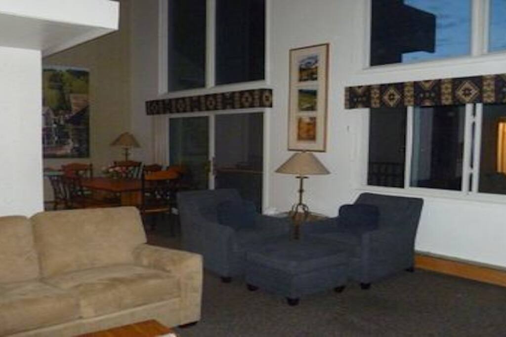 Living/Dining Area