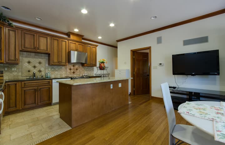 Entire 2br/2ba Spacious & Clean - Private Entrance - San Ramon, CA