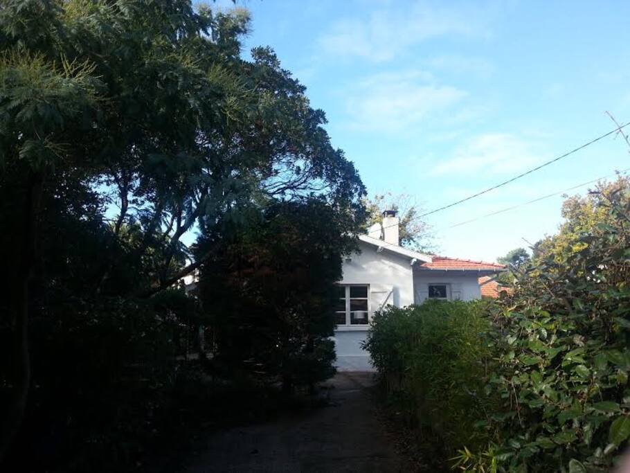 Maison à l'abri des regards et de la rue