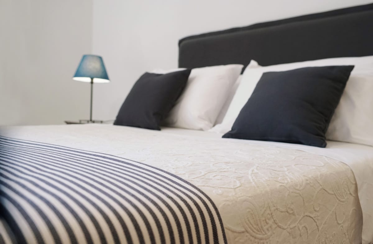 Сина спална соба