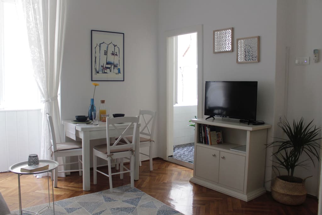 Spacious living room