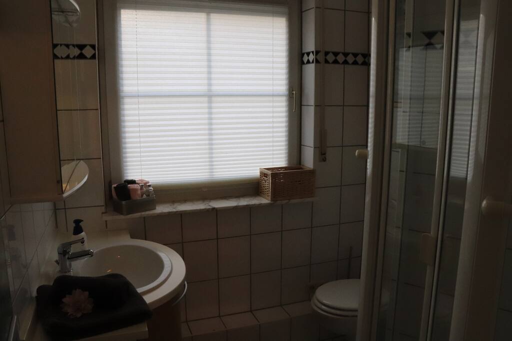 Bad Mit WC und Dusche, wird nur von den Gästen benutzt