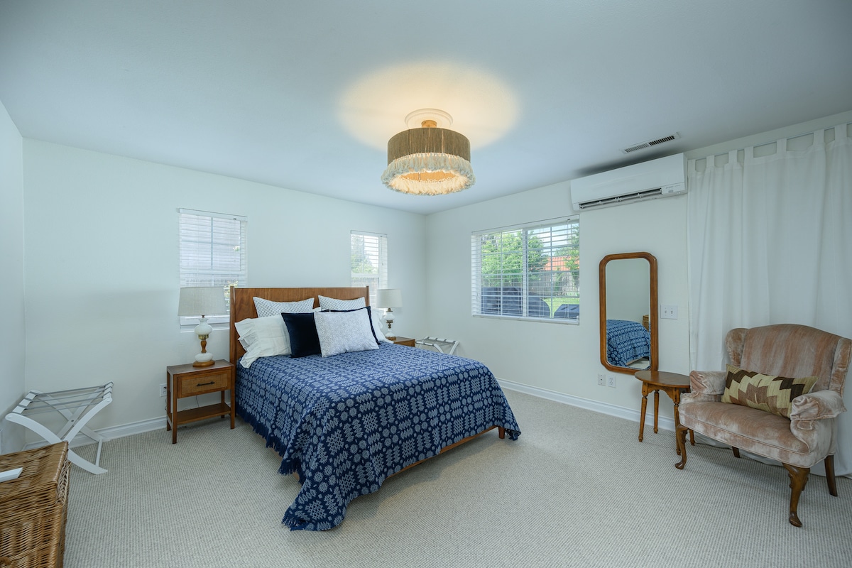 Основна спалня на основния етаж, с двойно легло