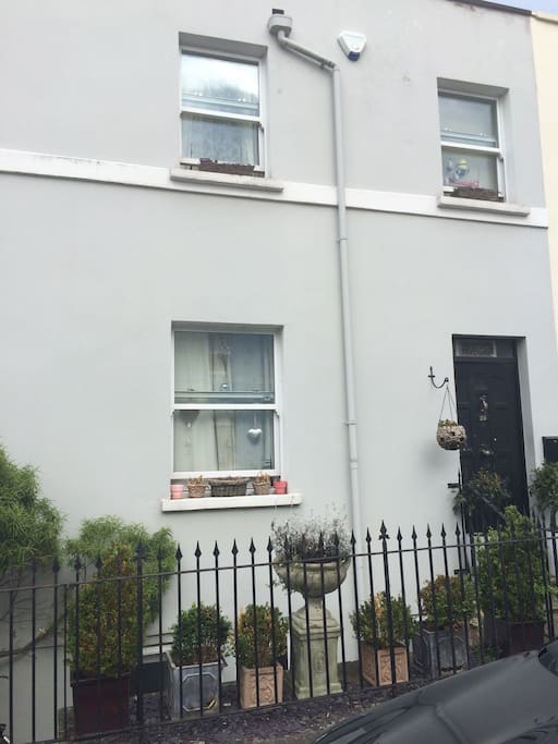 Front view of whole house..