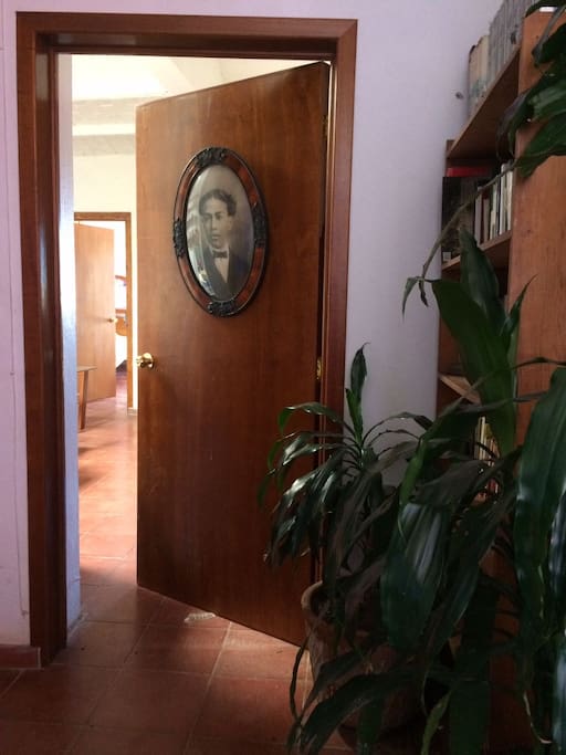 Bienvenidos, esta es la entrada al departamento.