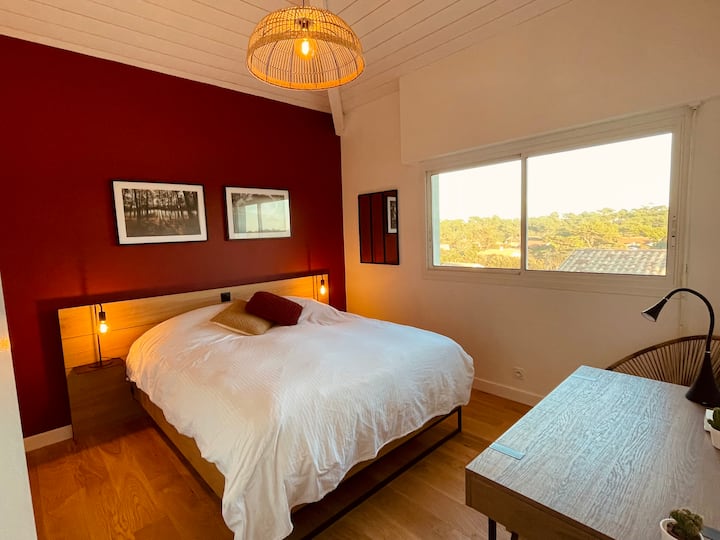 Habitación 2 con escritorio de trabajo