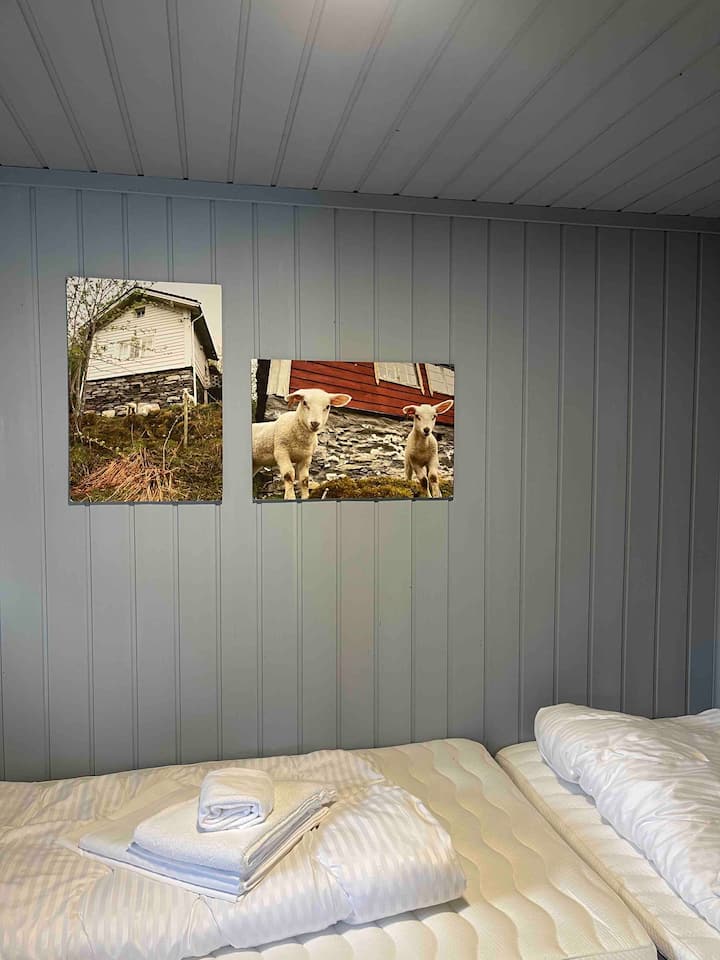 Soverom. 2 enkeltsenger. 