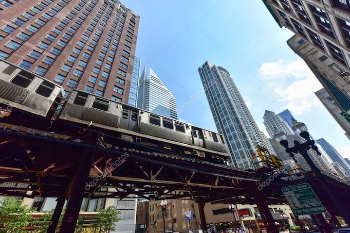 Modern Room in the Heart of Loop