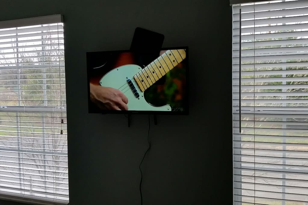 32" Flat Screen HD TV