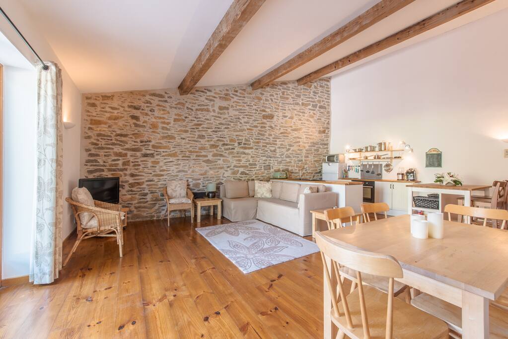 Lounge/Kitchen