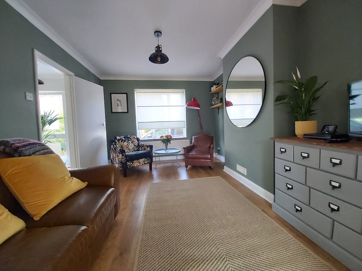 Top performing Airbnb: Central family home with 2x Parking Spaces in Chestfield