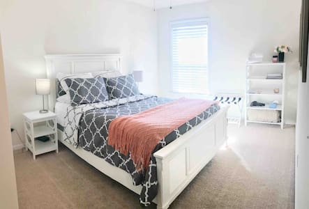 Cottage w/ Private Bed, Bath, Living Room