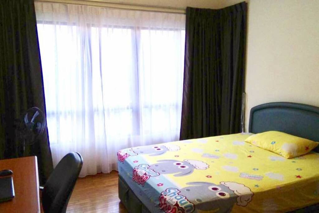 This is the bedroom with good pocketed spring mattress queen size.