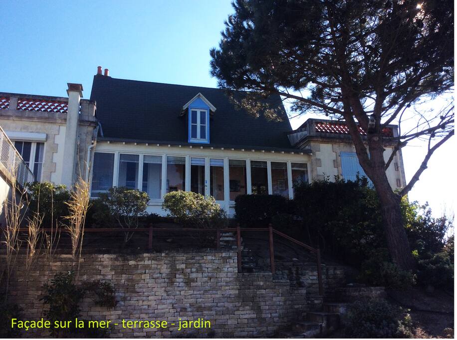 Façade devant la mer