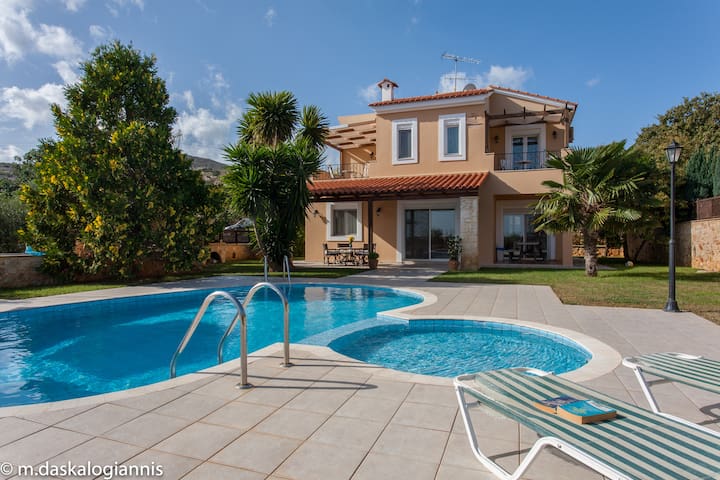 Villa Elessa – Gerani Villas with private pool