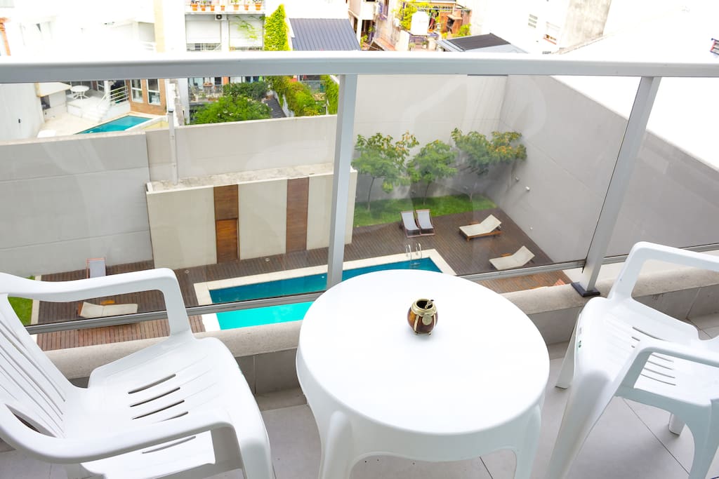 With view of the swimming-pool