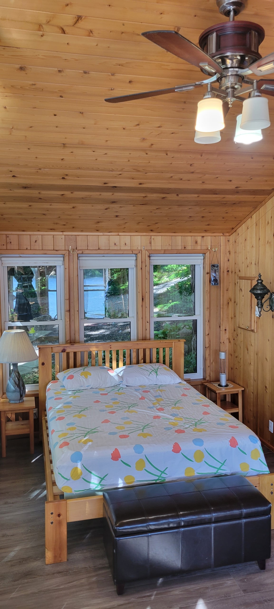 Dormitorio  #2  cama  tamaño queen 