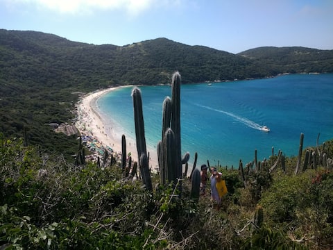 kitinete glued to Praia Grande in Arraial do Cabo.