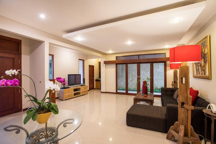 5bdr Private Villa Near Seminyak - Bali