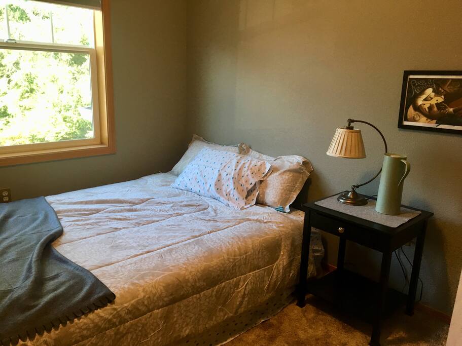 Comfy Queen bedroom