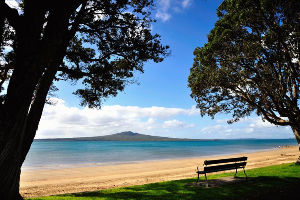 Narrow Neck beach closeby