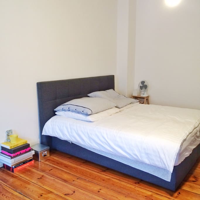 Ultra comfortable 1,80 box-spring bed