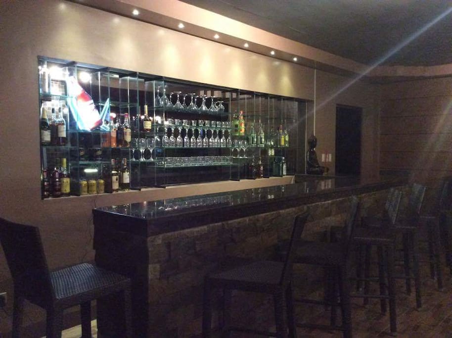Pool Bar