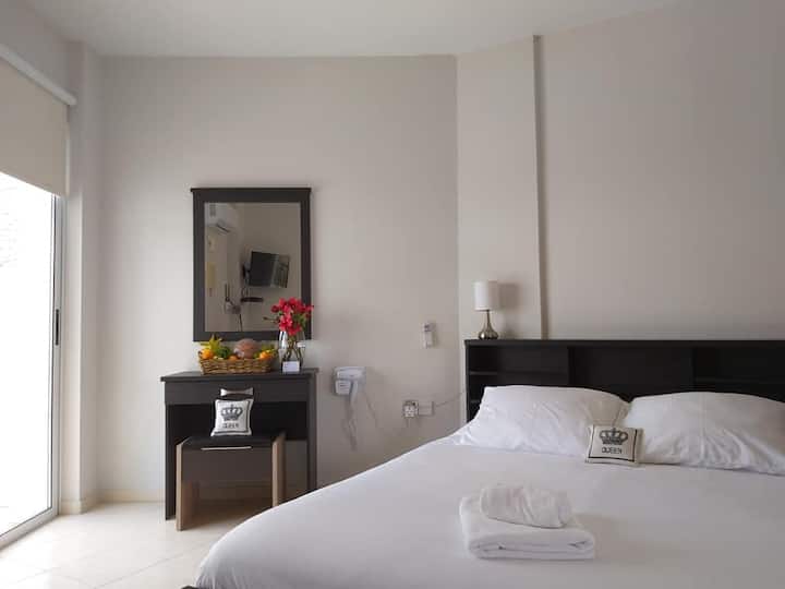 โต๊ะเครื่องแป้งหรือโต๊ะแล็ปท็อป! 