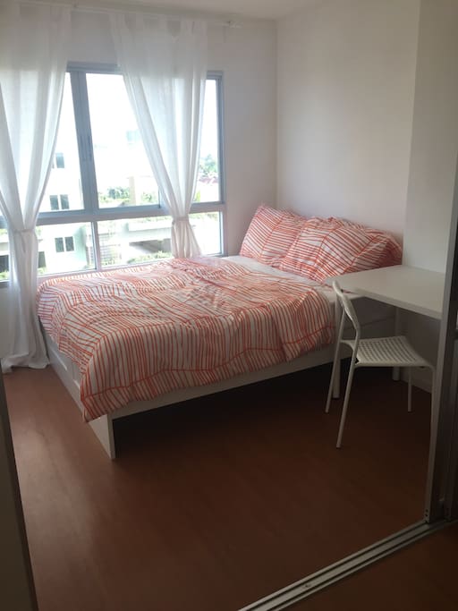 Bedroom with one 5-ft bed fits perfectly for 2 people