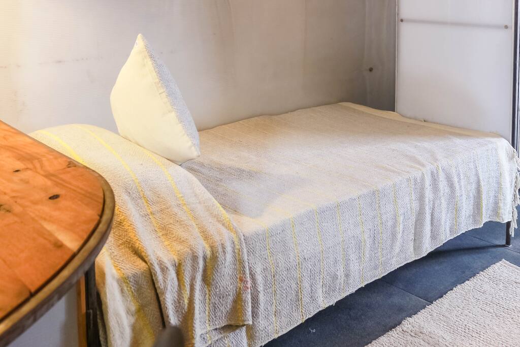 Bedroom: Single bed