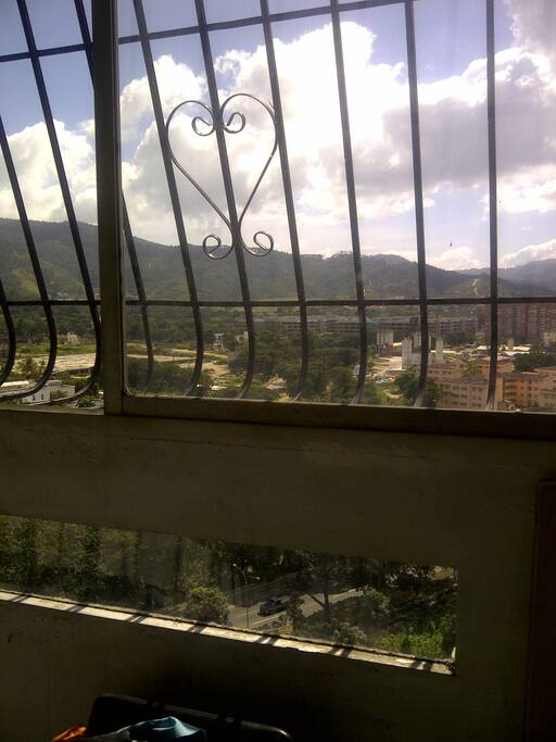 Parte del balcón del apartamento. Vista panoramica.