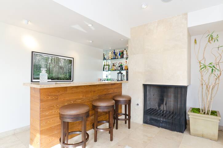 Modern Beverly Hills home w amazing outdoor& views gallery image 5