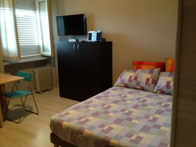Practical and equipped studio