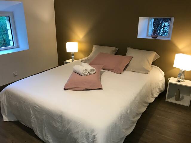 The Mandarins Glycine Room
