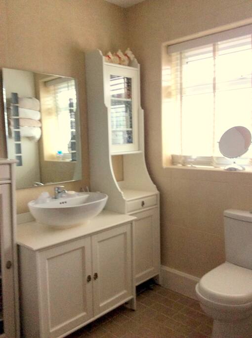 BATH / SHOWER ROOM