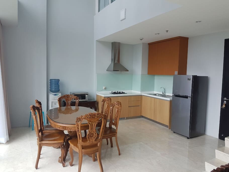 Kitchen & Dining area