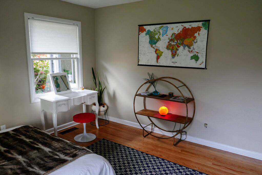 Soak up the glow of the in-room Himalayan salt lamp.