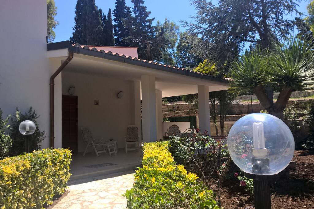viale d'ingresso