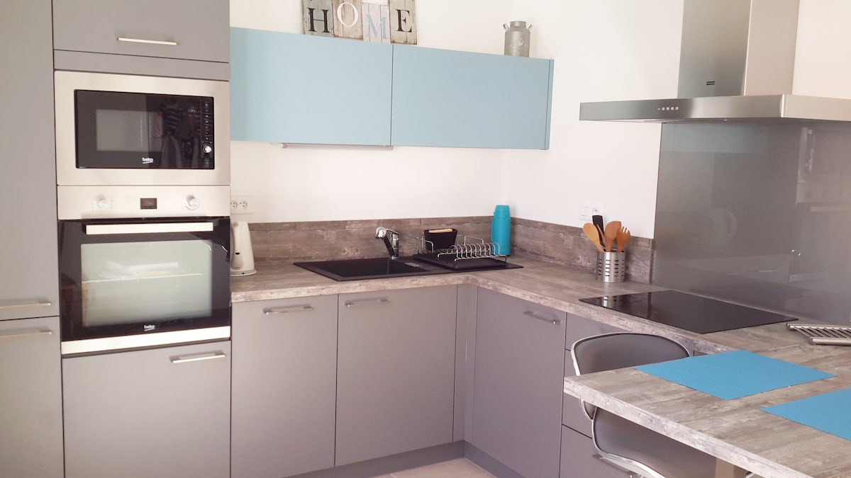 Top Airbnb: Cute two-room apartment with terrace. in Le Bois Plage En Ré