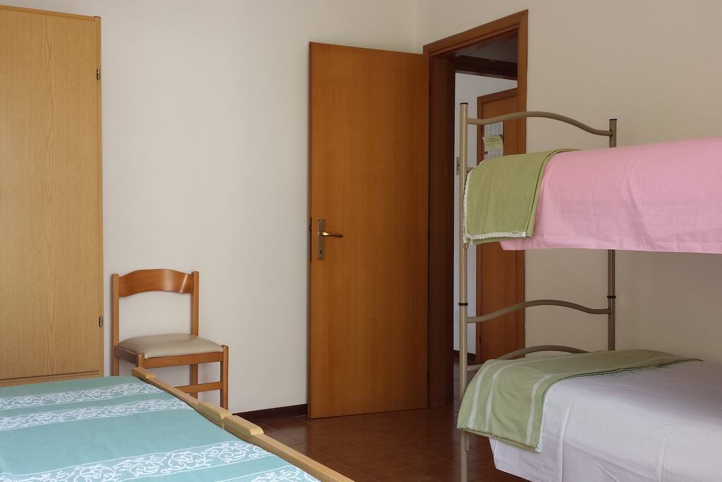 camera da letto con balcone