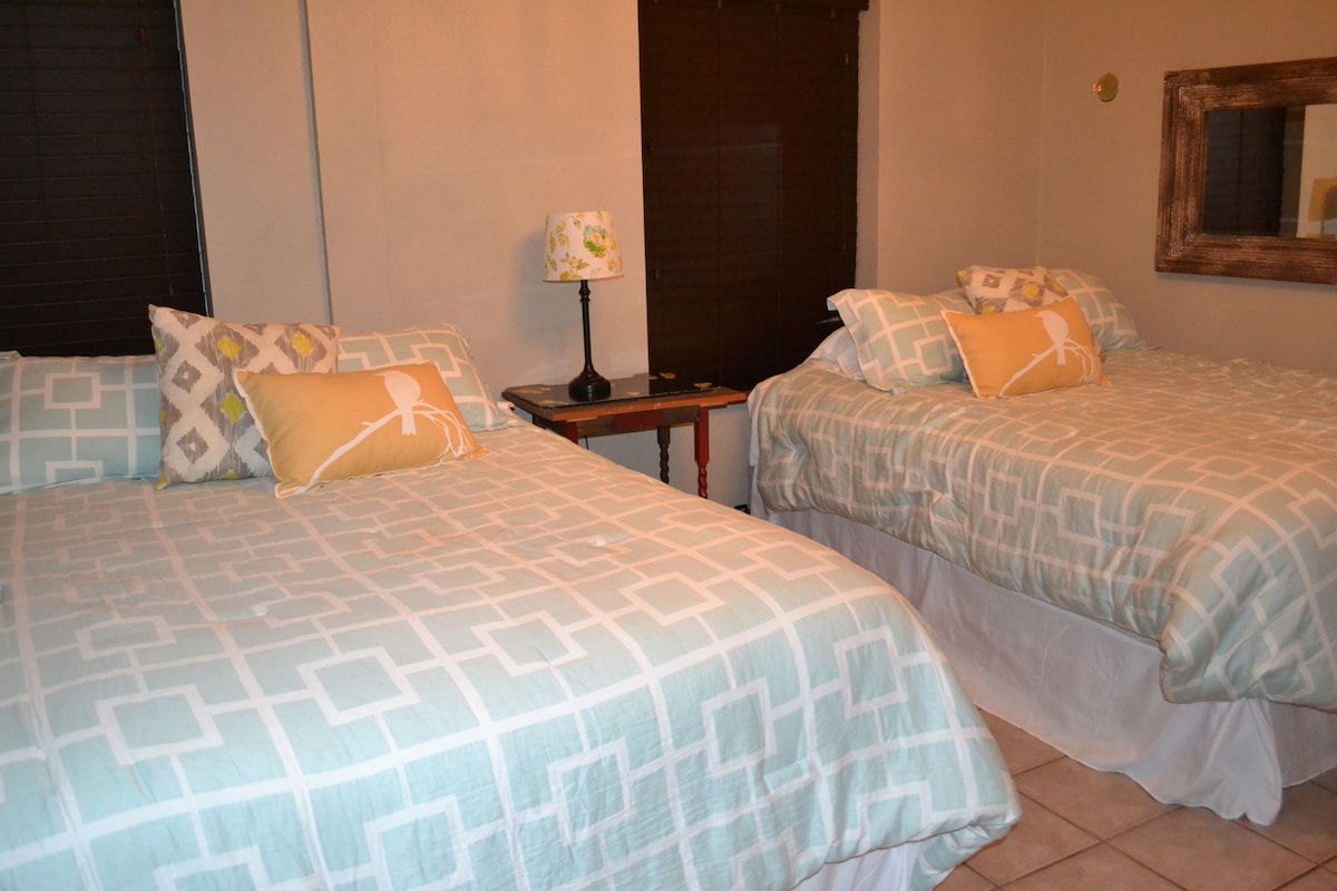 Grand Lodge - Dormitorio 2 (dos camas queen) (abajo)