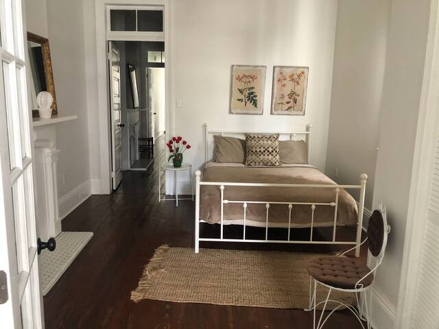 New Orleans Historic Mid City Home gallery image 4