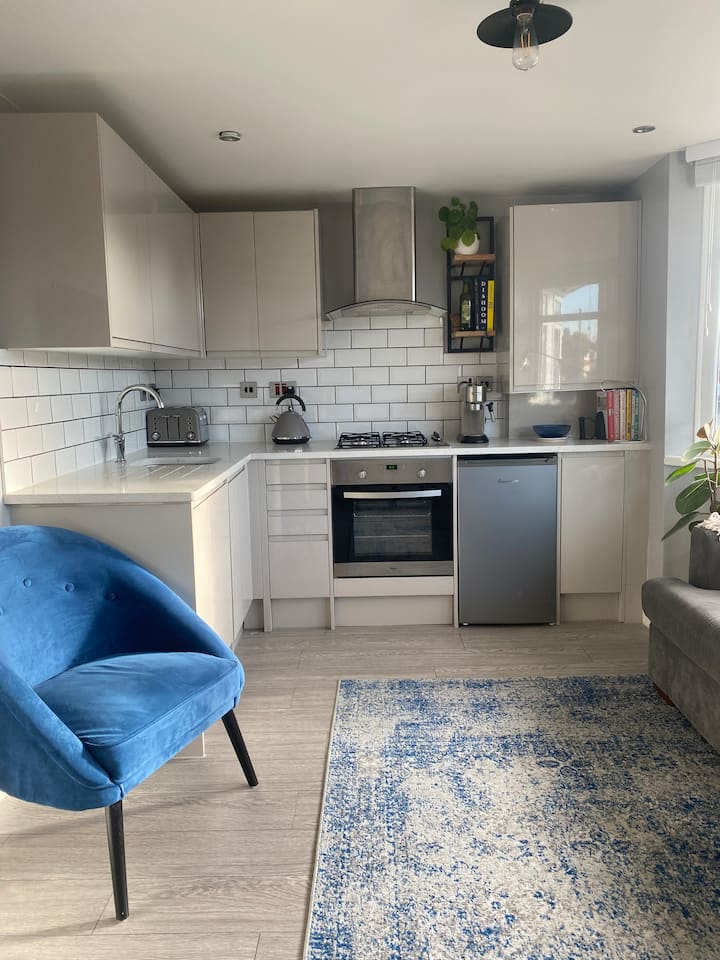 Modern Apartment - Close To Wimbledon - Epsom