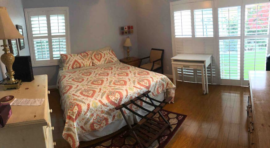 Beautiful Private Room in West LA