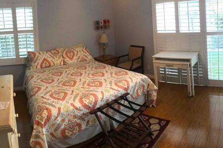 Beautiful Private Room in West LA