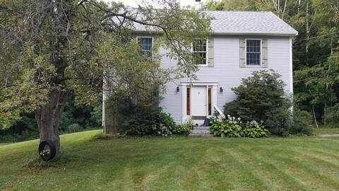 Cheerful 4 Bedroom Country Home in Farmington